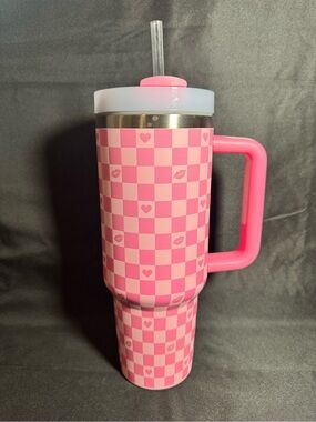 EUC Pink Lily Boutique Pink Checkered Hearts 40oz Tumbler